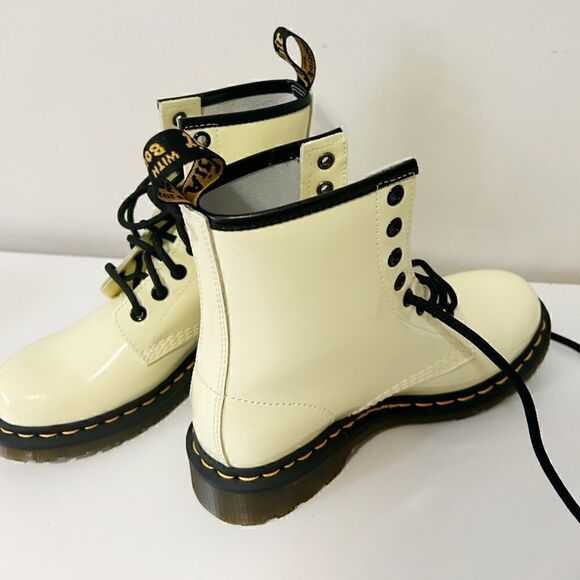 NWOT Doc Marten 1460 WOMEN'S PATENT LEATHER LACE UP BOOTS 6 - Picture 4 of 8